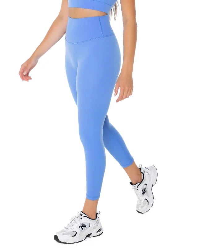 7-8-aura-scrunch-leggings-powder-blue