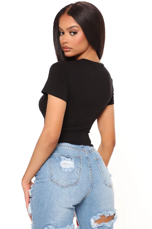 anna-crew-neck-crop-top-black