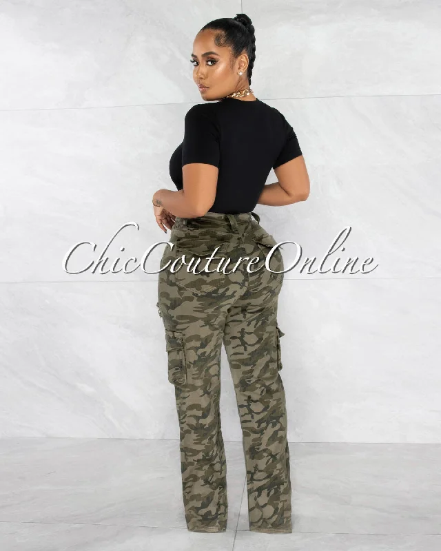 barltey-camo-cargo-mom-distressed-jeans