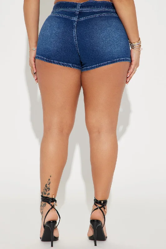 circling-back-belted-stretch-denim-shorts-dark-wash