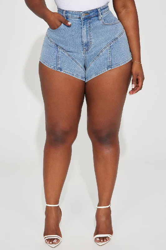 finesse-seamed-stretch-denim-shorts-light-wash