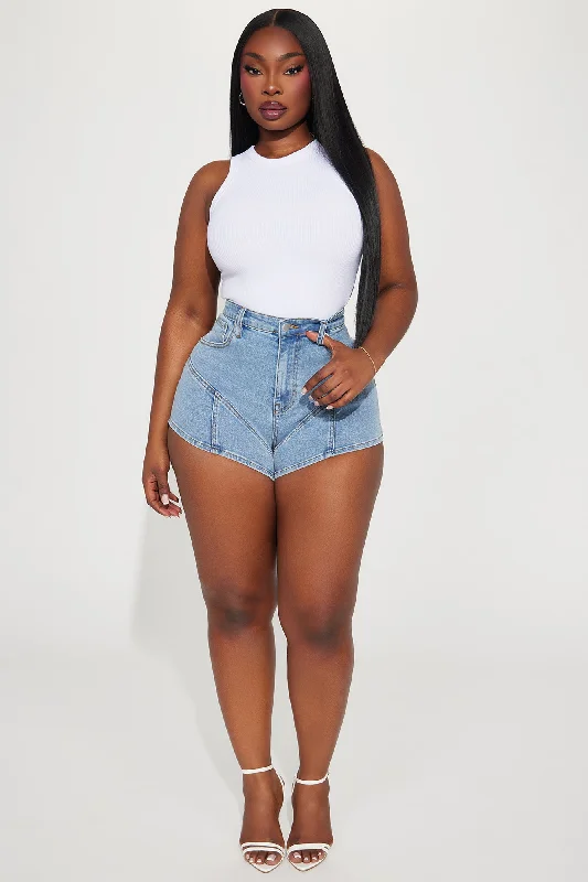 finesse-seamed-stretch-denim-shorts-light-wash