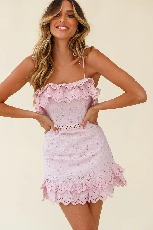 houston-scalloped-hem-broderie-anglaise-mini-skirt-blush