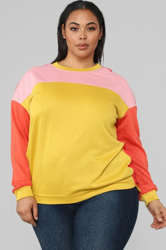 im-blocking-you-sweatshirt-yellow-combo