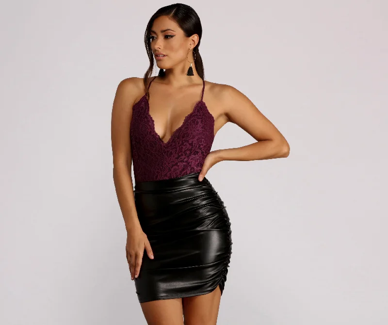 scalloped-lace-stunna-bodysuit-060012661001