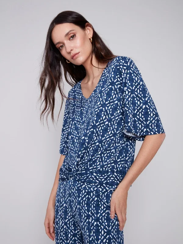 short-sleeved-printed-top-with-front-knot-indigo-indigo-c1360p-818b-p007