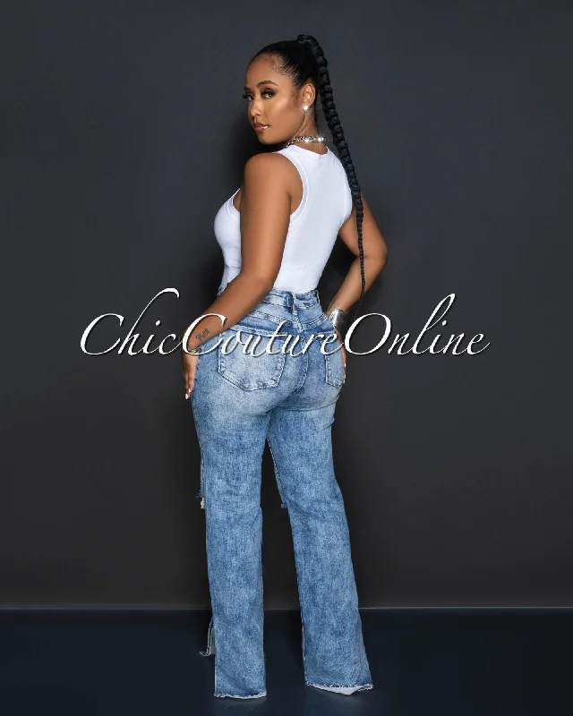 siara-blue-washed-ripped-knees-mom-jeans